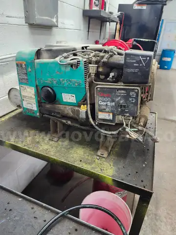 2000 ONAN 5000-Watt Generator