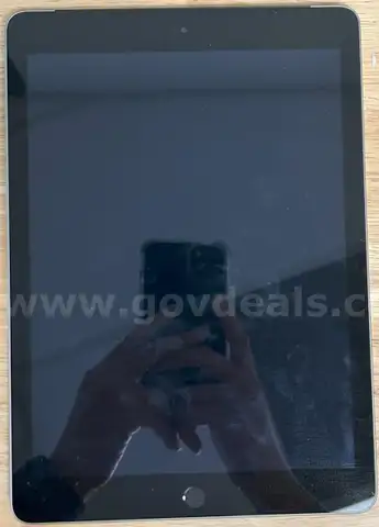 iPad Gen 5 Wi-Fi + Cellular