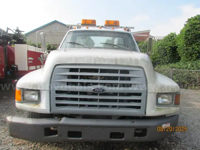1999 Ford F800