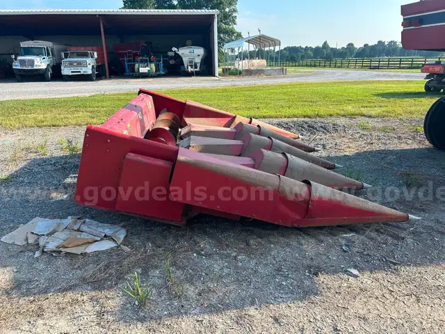 MSU AG Lot # 401 &#x2013; 4 Row 943 Case Corn Head