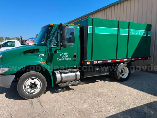 2003 International 4200 LP