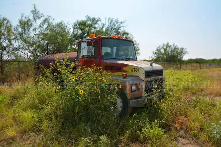 2000 Mack Water Truck