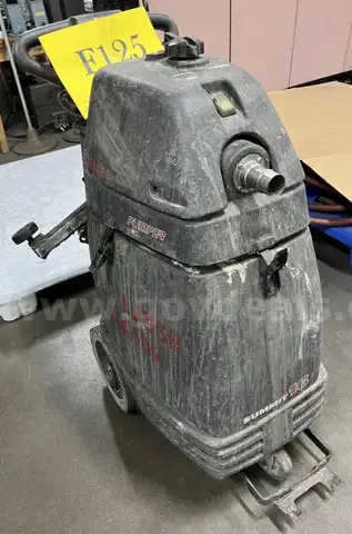 **** CLARKE SUMMIT-16 PUMPER WET-DRY VACUUM **** (I)
