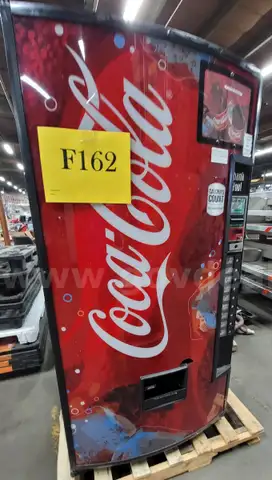 **** COMMERCIAL BEVERAGE VENDING MACHINE 72&#x22; H. x 39&#x22; W. X 33&#x22; D. **** (I)