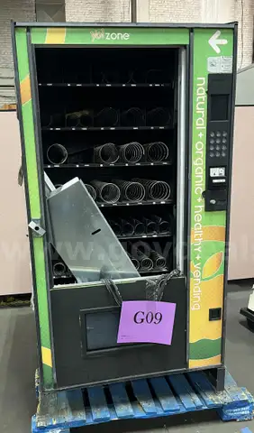 **** COMMERCIAL SNACK VENDING MACHINE (APROX. 72&#x22; H. x 39&#x22; W. X 33&#x22; D.) **** (I)