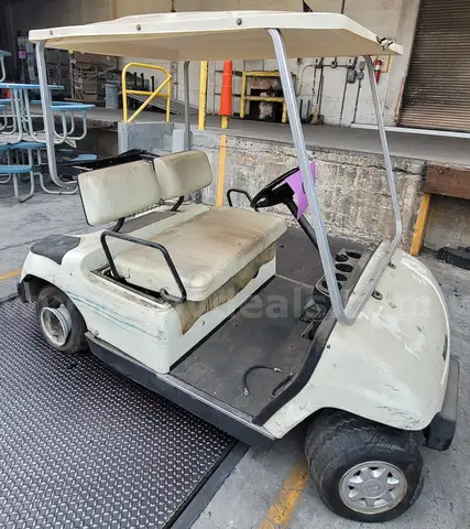 **** YAMAHA 2-SEAT GOLF CART **** (Y)