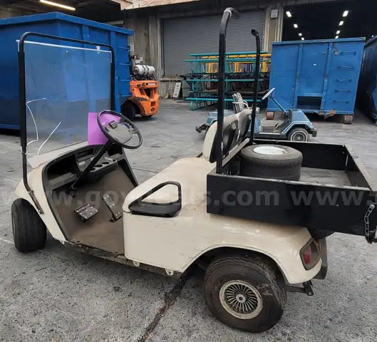 **** E.Z. GO TEXTRON GOLF CART **** (Y)