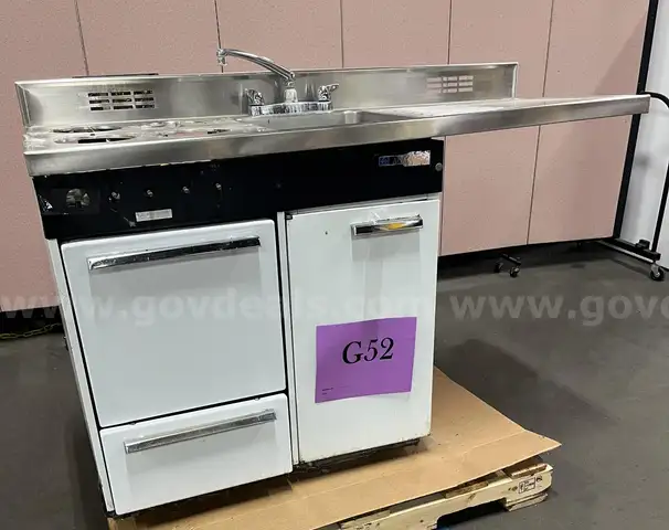 **** VINTAGE KITCHENETTE WITH STOVE, OVEN, SINK, AND CABINET **** (I)
