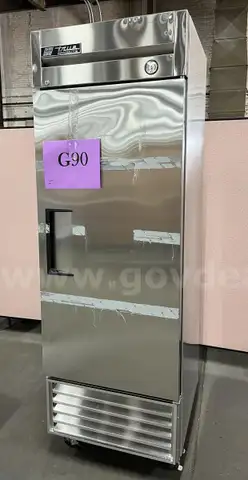 **** TRUE MOBILE REFRIGERATOR (MODEL # T-23) **** (I)
