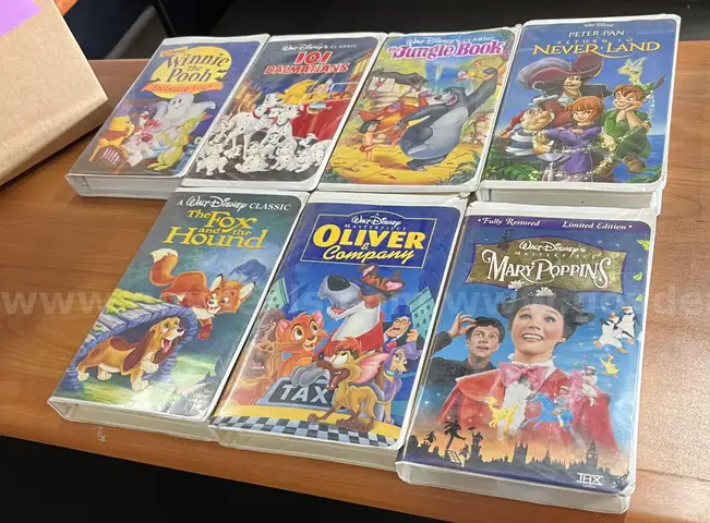 **** ASSORTED VHS DISNEY MOVIE VIDEOS (1 BOX) **** (I)