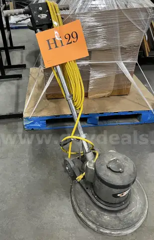 **** TRIPLE-S COMMERCIAL FLOOR SCRUBBER **** (I)