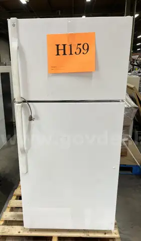 **** G.E. HOME REFRIGERATOR-FREEZER **** (I)