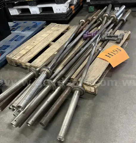 **** METAL BARBELLS AND DUMBBELS (1 PALLET) **** (I)