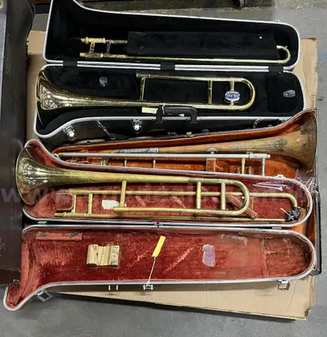**** ASSORTED BRASS MUSICAL INSTRUMENTS (4 UNITS) **** (I)