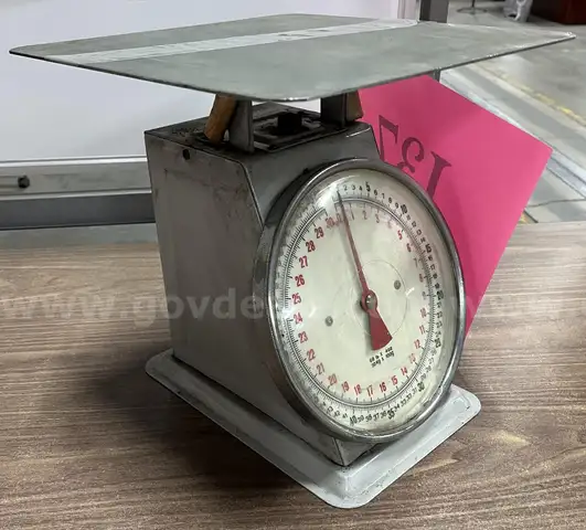 **** VINTAGE KITCHEN SCALE **** (I)