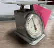 **** VINTAGE KITCHEN SCALE **** (I)