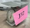 **** VINTAGE KITCHEN SCALE **** (I)