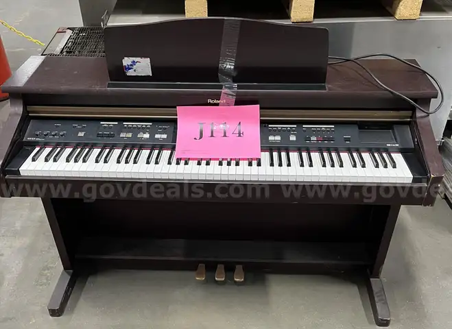 **** ROLAND KR-105 DIGITAL INTELLIGENT PIANO **** (I)