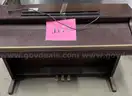 **** ROLAND KR-105 DIGITAL INTELLIGENT PIANO **** (I)
