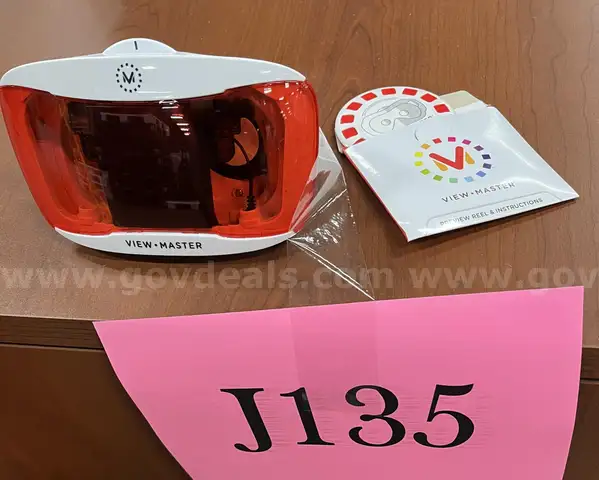 **** VIEW-MASTER DELUXE VR VIEWER WITH PREVIEW REEL **** (I)