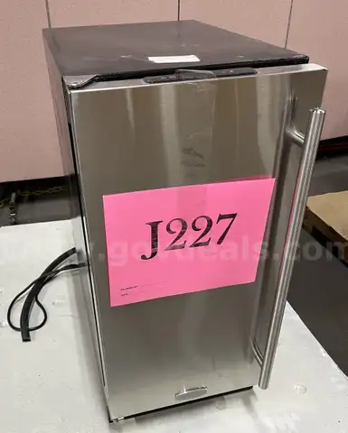 **** MARVEL UNDERCOUNTER ICE-MAKER (14 3/4&#x22; W. x 25 1/2&#x22;D. x 31&#x22; H.) **** (I)