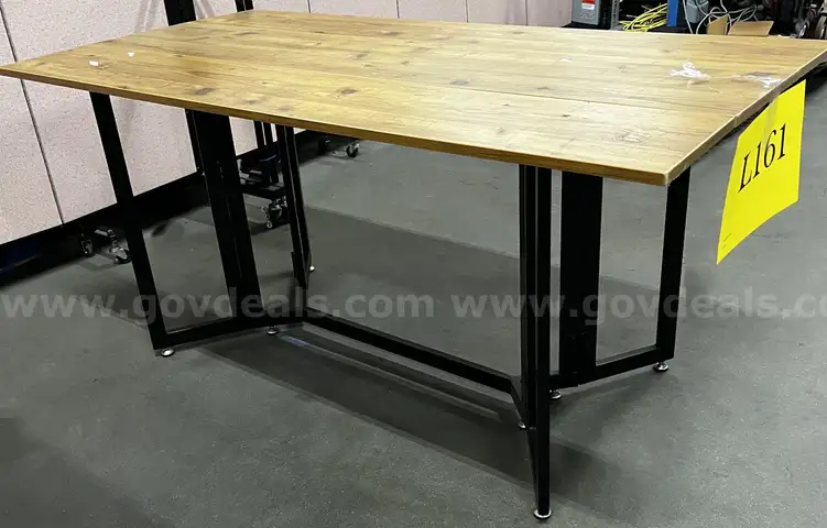 **** EXTENDABLE DROP LEAF FOLDING DINING TABLE (63" W. x 31 1/2" D. x 29 1/2"H.) **** (I)