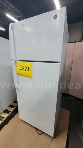 **** GE HOME REFRIGERATOR-FREEZER **** (I)
