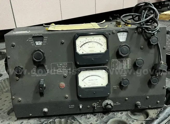 **** BOONTON RADIO CORP. VINTAGE Q-METER 260-A RADIO EQUIPMENT **** (I)