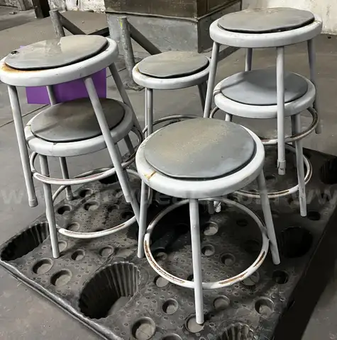 **** 20" METAL BARSTOOLS (6 UNITS) **** (I)