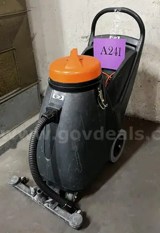 **** TRIPLE-S BLACK CAT WET-DRY VACUUM **** (I)