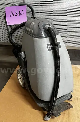 **** ADVANCE SPRITE 16 INDUSTRIAL-COMMERCIAL WET-DRY VACUUM **** (I)