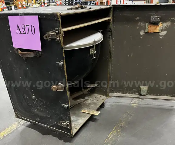 **** VINTAGE 26" KETTLE TIMPANI DRUM WITH STAND AND TRAVEL CASE **** (I)