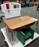 **** CHILDREN'S PLAY KITCHEN WITH TABLE AND CHAIR (3 UNITS) **** (I)
