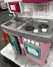 **** CHILDREN'S PLAY KITCHEN WITH TABLE AND CHAIR (3 UNITS) **** (I)