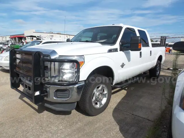 2015 Ford F-250 SD XLT Crew Cab 4WD