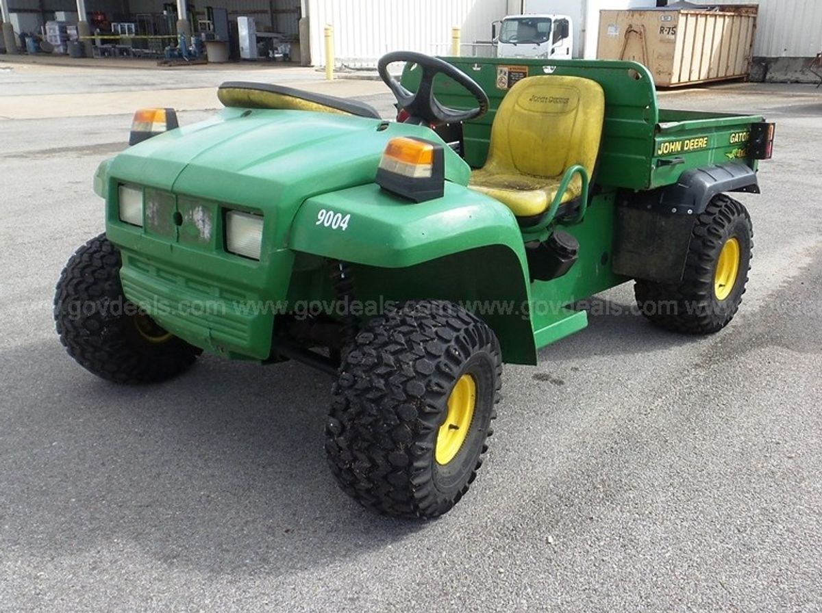 John Deere Gator 4X2 | GovDeals