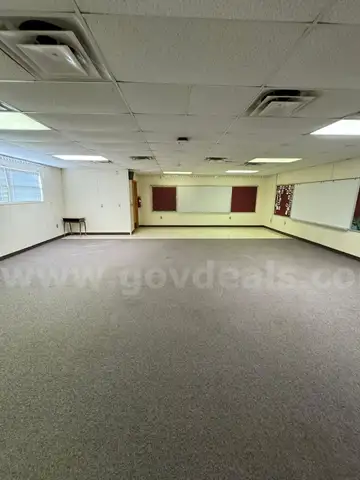 ONE LOT - DOUBLE PORTABLE CLASSROOM BUILDING