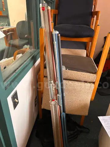 2 screens. 5 x 5 and 6 x 6. OK condition