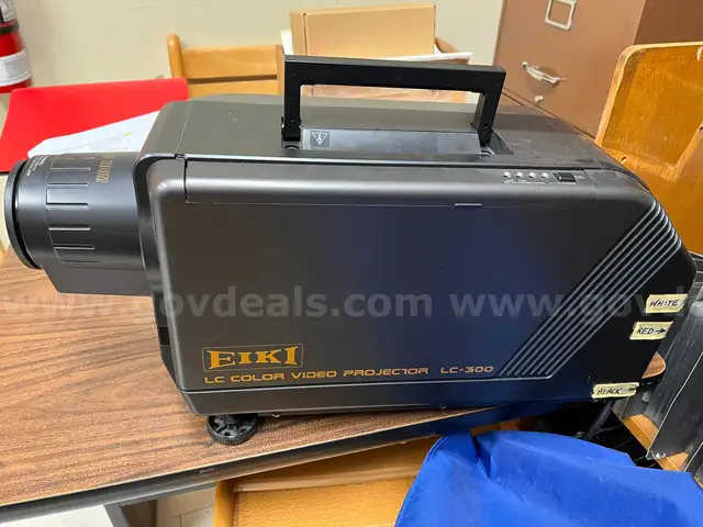 Eiki LC Color Video Projector LC-300