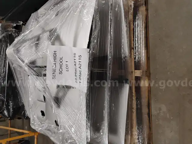 LOT 1 - 24 iMacs