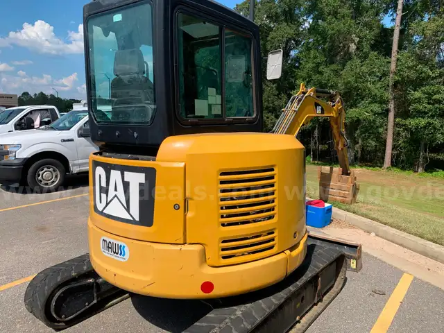 CATERPILLAR MINI EXCAVATOR