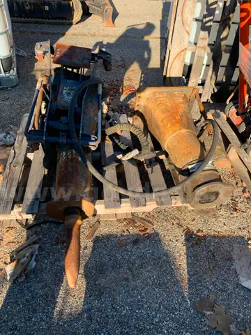 BOBCAT HYDRAULIC BREAKERS AND LIFTING JACK