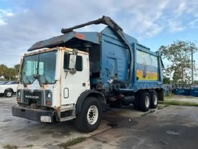 2009 Mack MRU600