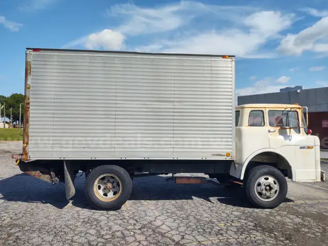 1972 FORD BOX TRUCK