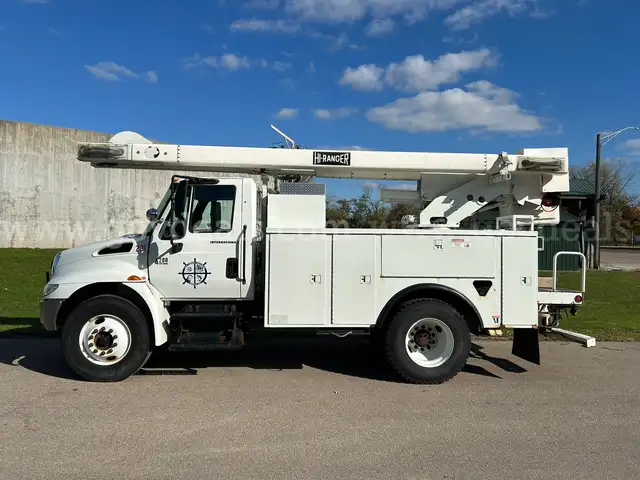 2006 International 4200 Bucket Truck