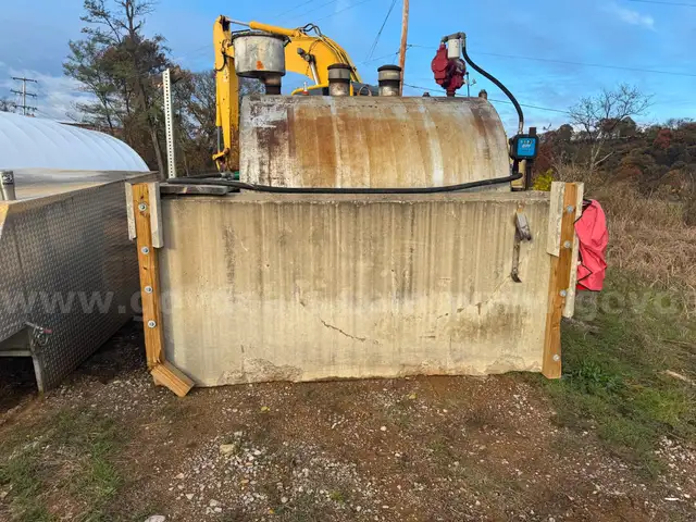 1000 GAL Fuel Tank with Pump