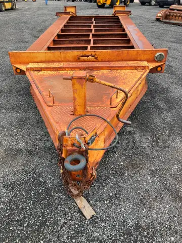 1984 EAGER BEAVER EQUIPMENT TRAILER
