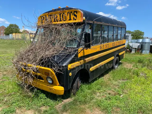 Chevrolet school bus/ mid bus/ scrap/ no title