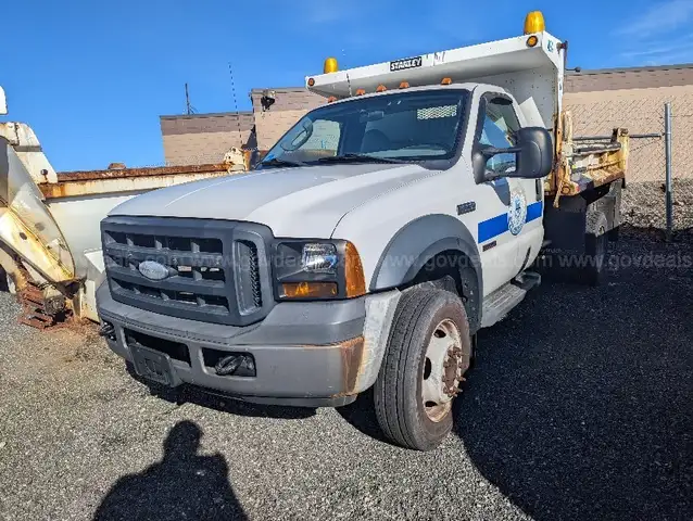 2007 Ford F-550 Regular Cab 2WD DRW