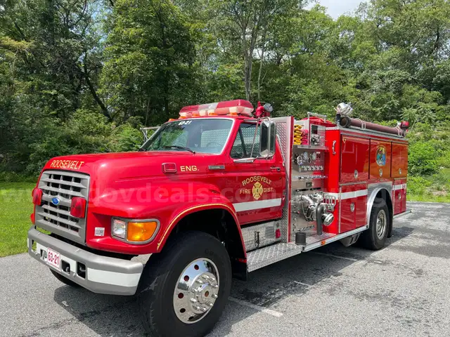 1995 Ford F800 E-One Fire Truck - Pumper